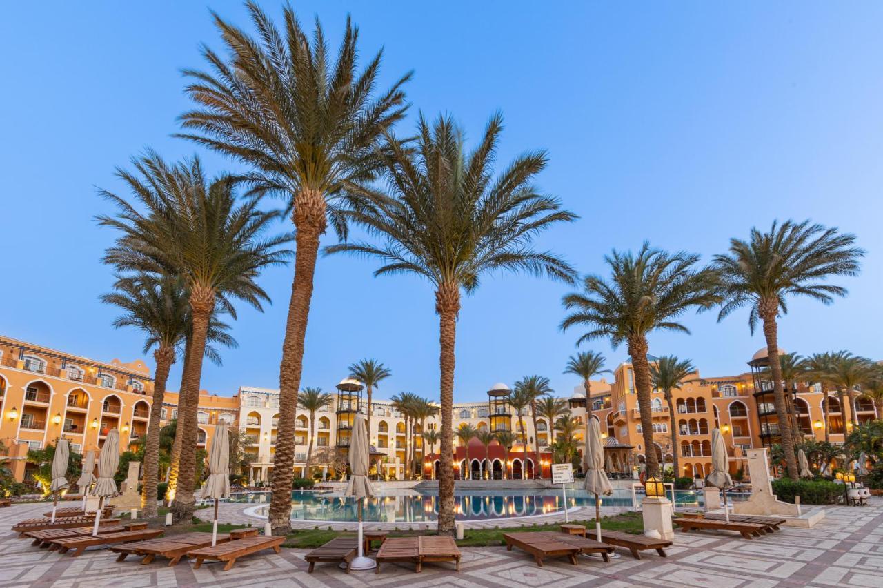 The Grand Resort Hurgada Dış mekan fotoğraf The resort at the Pyramids of Giza