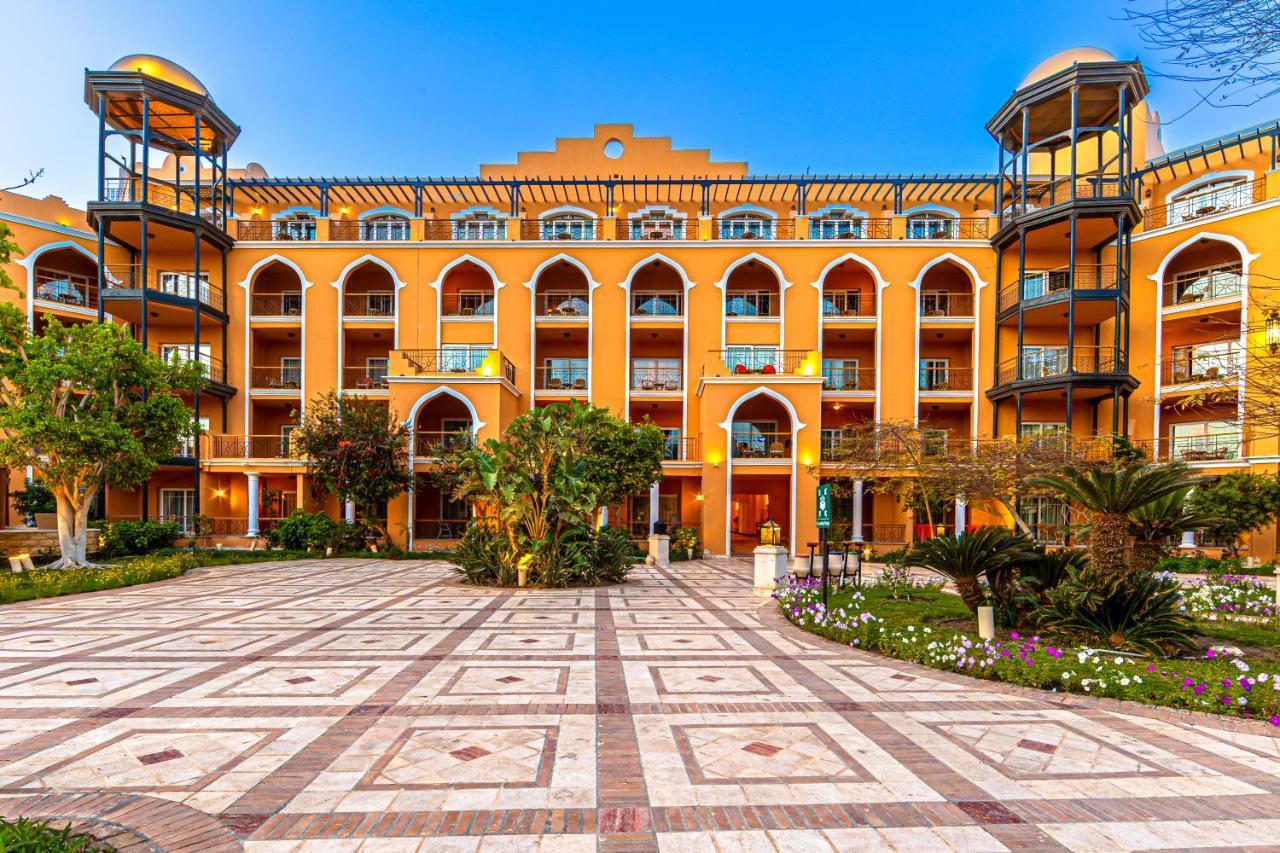 The Grand Resort Hurgada Dış mekan fotoğraf The hotel's main entrance