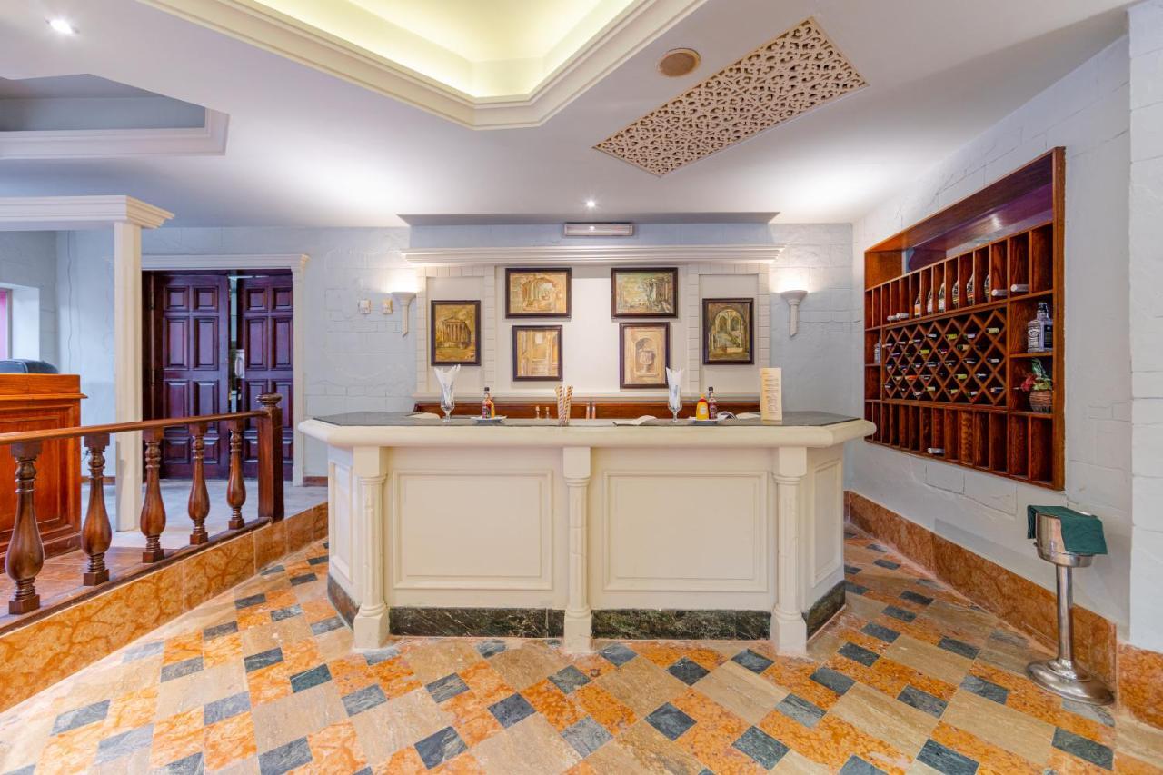 The Grand Resort Hurgada Dış mekan fotoğraf Reception desk at the hotel