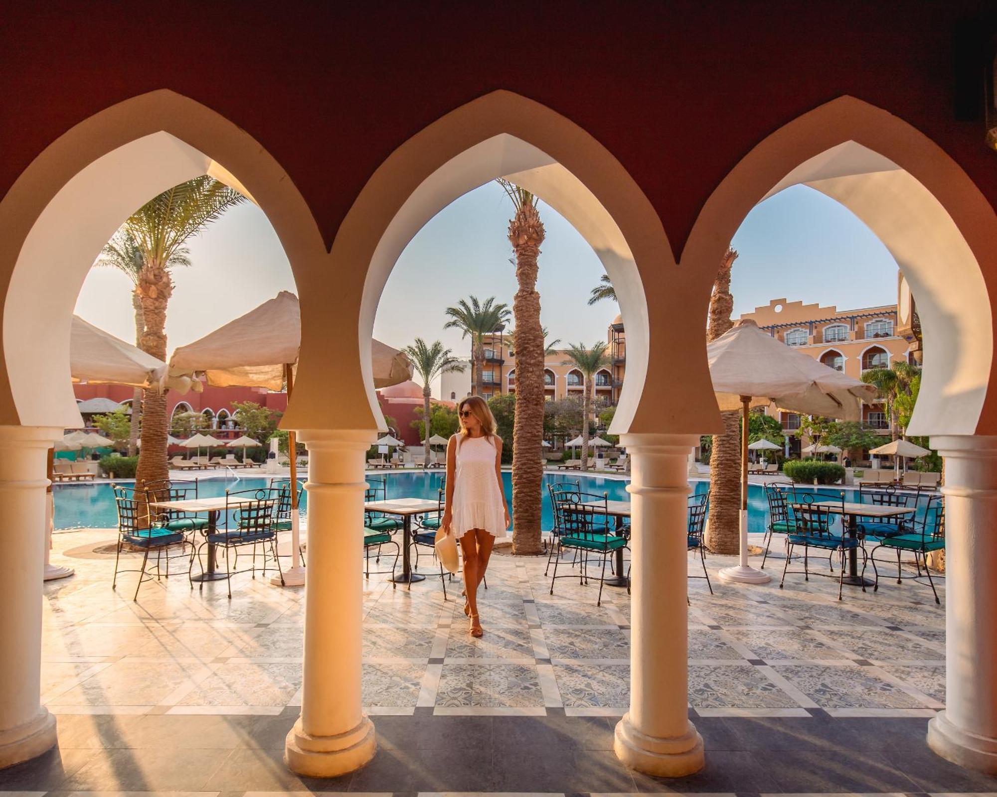 The Grand Resort Hurgada Dış mekan fotoğraf The resort's main pool